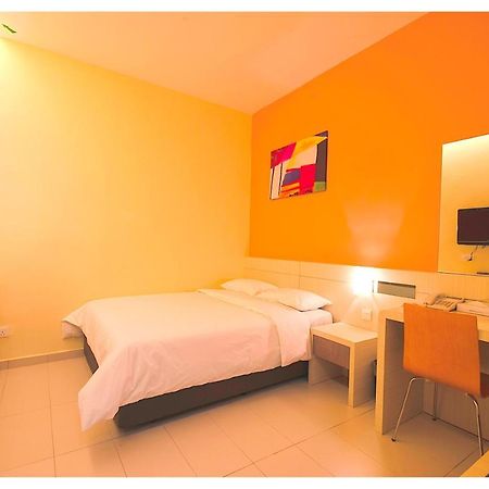 Prime City Express Hotel Клуанг Экстерьер фото